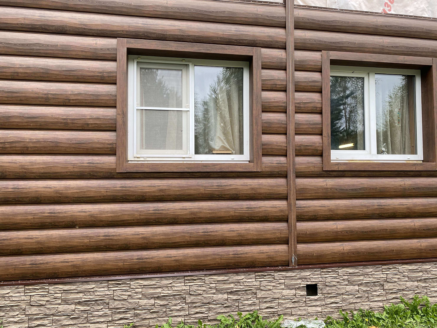 ЦАРЬСАЙДИНГ Бревно Рубленое 4Д на фасаде дома в Москве